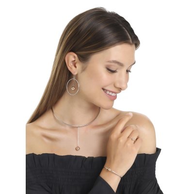 Beads bracelet by East Copenhagen – modern look with contrast and elegant shape.