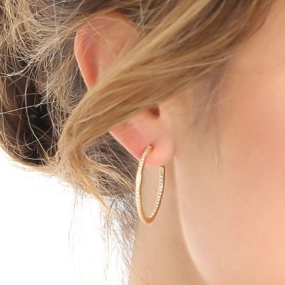 Medium hoop reringe fra East Copenhagen – stilfuldt look med klassisk form og luksuris glans.