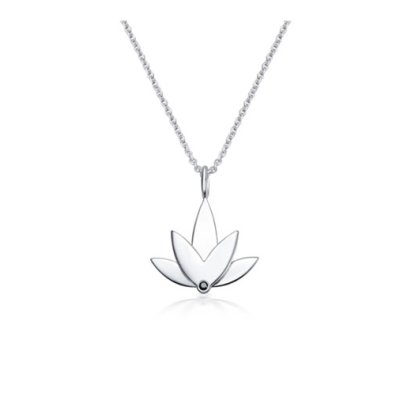 Lotus halskde i rhodineret recycled sterlingslv med hndsat sort cubic zirconia, blankpoleret finish og to-lags vedhng p 1,2 cm,