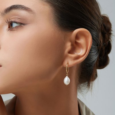 White Baroque Pearl hoops reringe