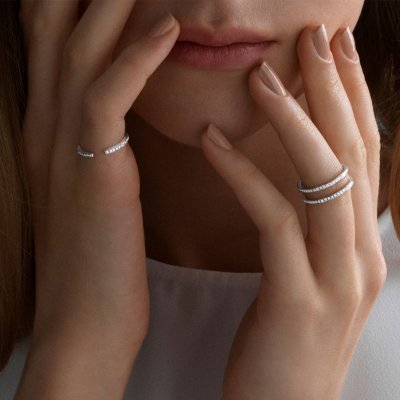 Single Classic ring fra East Copenhagen – stilfuldt udtryk med klassisk form og moderne glans.