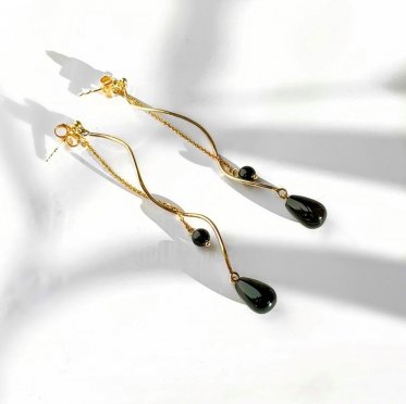 Earring with chain